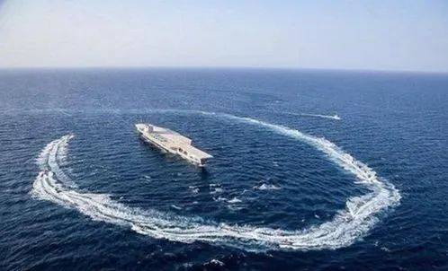 霍尔木兹海峡突发大火！特朗普警告：1400万人立即撤离，对外释放信号非同寻常