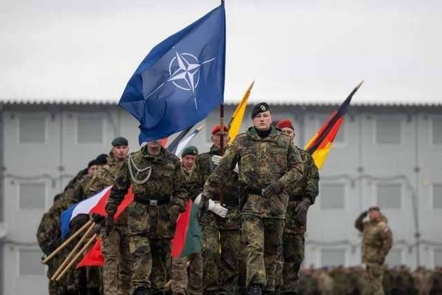 特朗普要把北约32国，全绑上战车！菲佐撂挑子，推牌不玩了