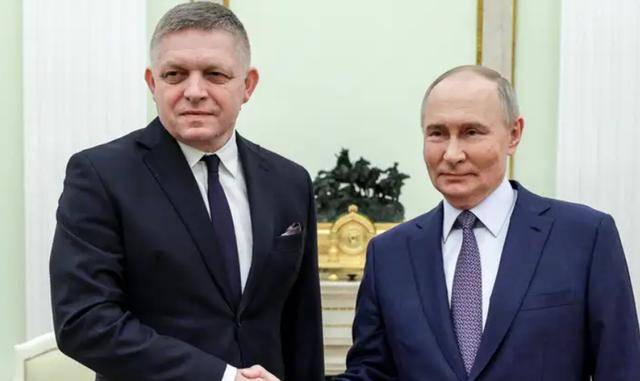 特朗普要把北约32国，全绑上战车！菲佐撂挑子，推牌不玩了