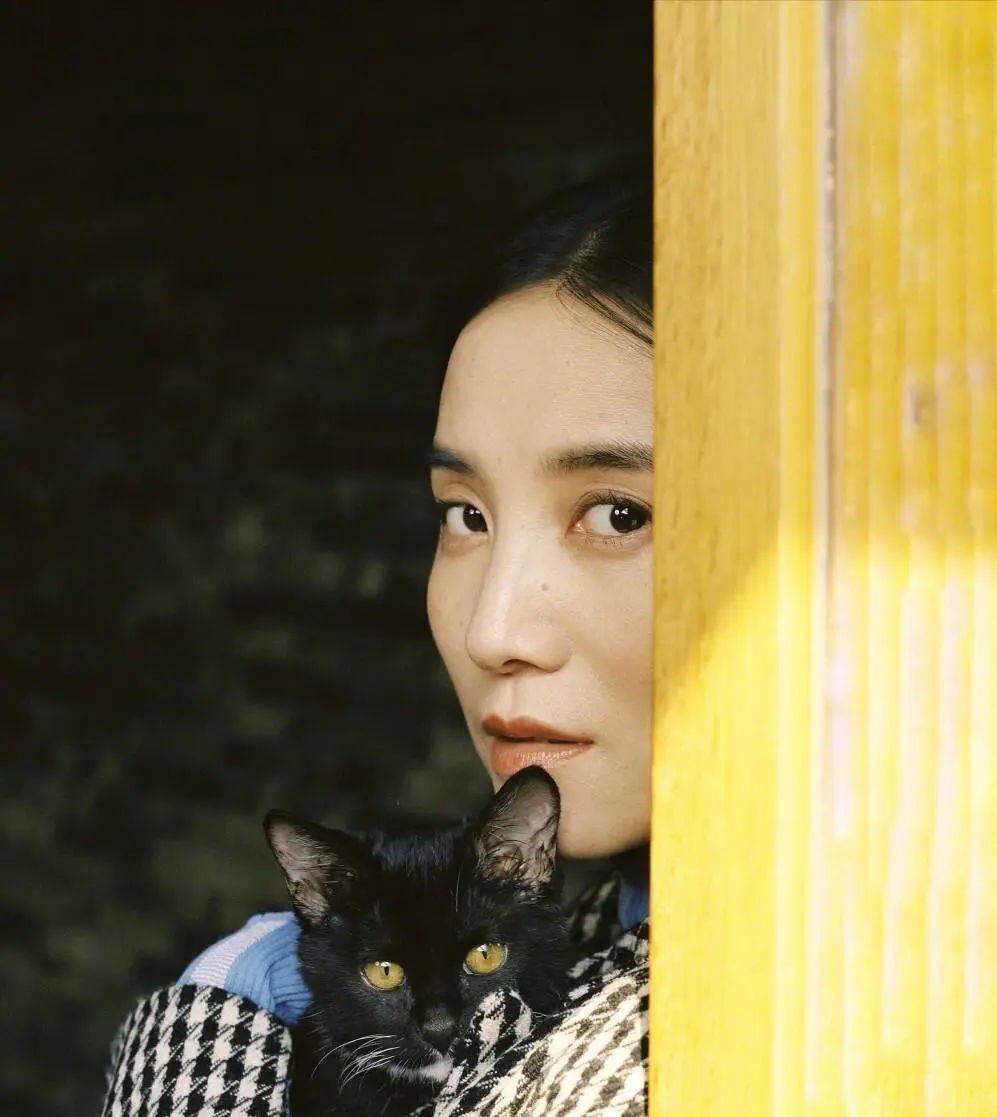 考古|宋佳被曝隐婚?男方曾导《白夜追凶》两人恋爱7年,情路坎坷的她终修得正果