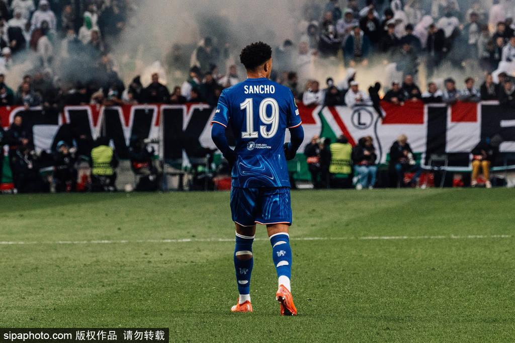 曼联遭重创！2400万英镑赞助合同告吹，新训练服无人问津