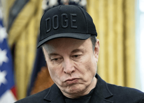 最后通牒已下，马斯克对2.5亿人发誓，誓要让特朗普付出惨痛代价