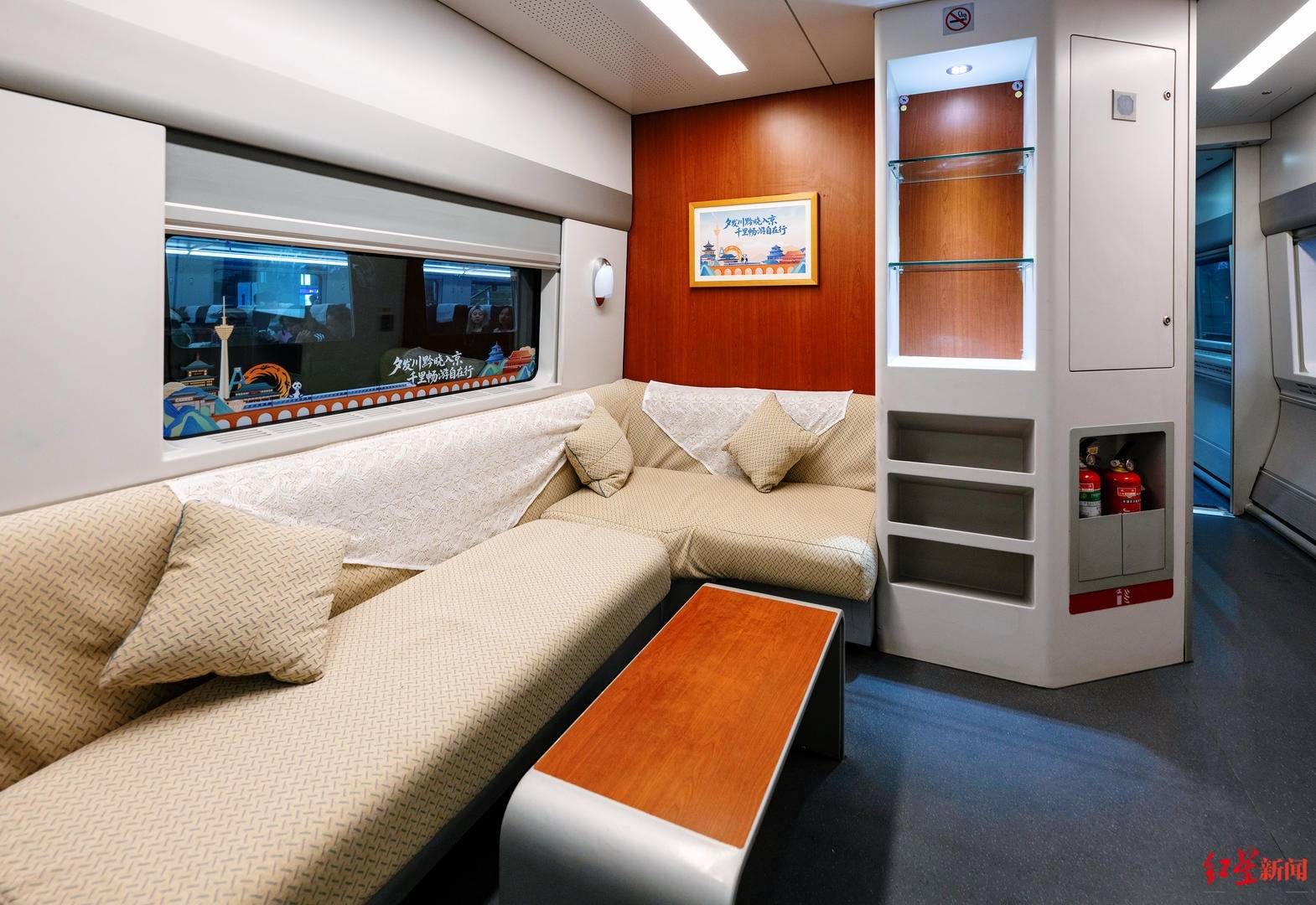 枕木上的“双城记”：京蓉动卧首发夜的要素奔流