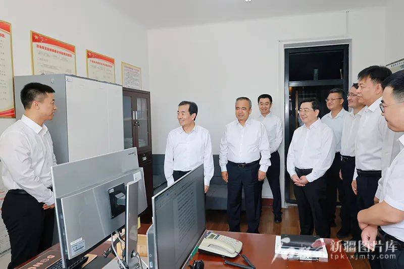 陈小江在自治区人大常委会、自治区人民政府、自治区政协、新疆生产建设兵团机关走访调研