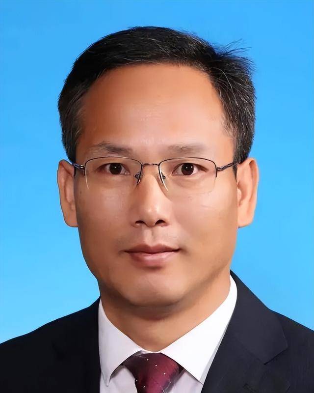 徐晓当选全国青联主席，李文铎当选全国学联主席