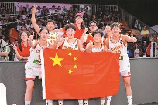 被网友称为“广西最强女高中生”柳州女孩陈艳萍打篮球打进北大