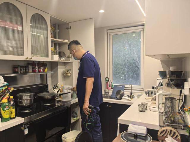 居民家中燃气报警器持续鸣响,竟是长期无人居住通风不畅所致