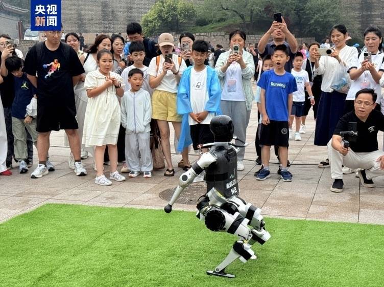 全球首创！2025世界人形机器人运动会能量传递活动启幕