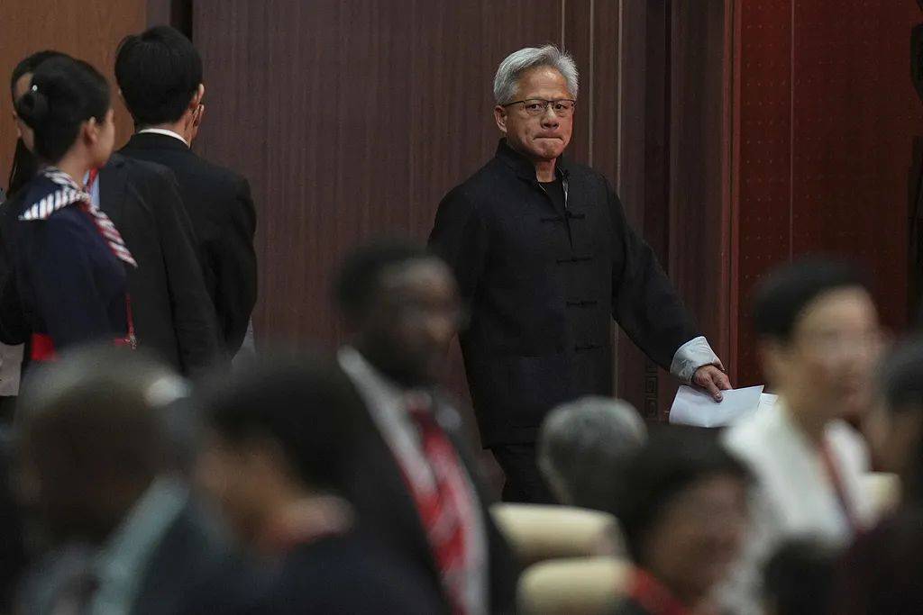 黄仁勋中国行：轻视华为的人极其天真，小米堪称奇迹