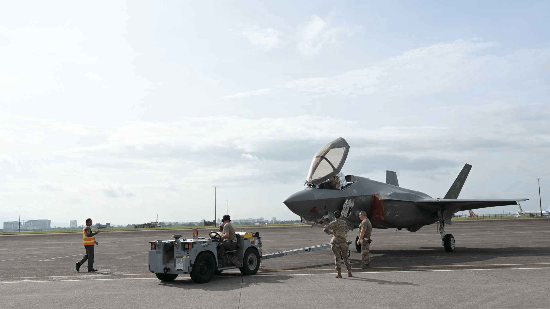 歼20制造了一批又一批，歼35歼16加速生产，对于美军意味着什么？