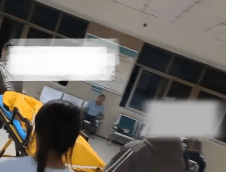 4岁男童拔乳牙全麻后殒命，家属追问什么环节出了错？医院回应：正在处理