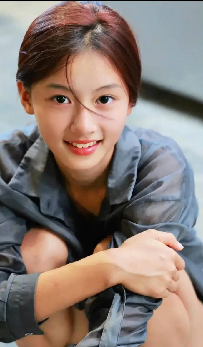 南阳走红女孩七七母亲清空橱窗 评论区开启“仅好友可评论”