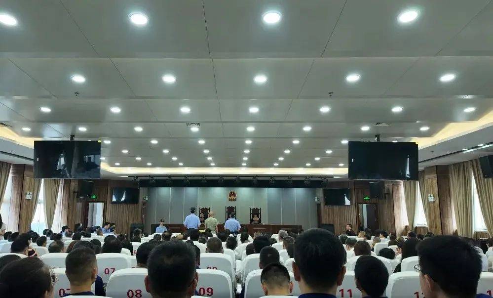 甘肃某医院一骨科主任10年受贿1338万元被诉