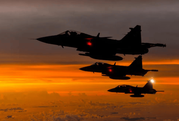 “公布录音”的洪森，终于捅出大篓子，情况危险了，他信心意已决