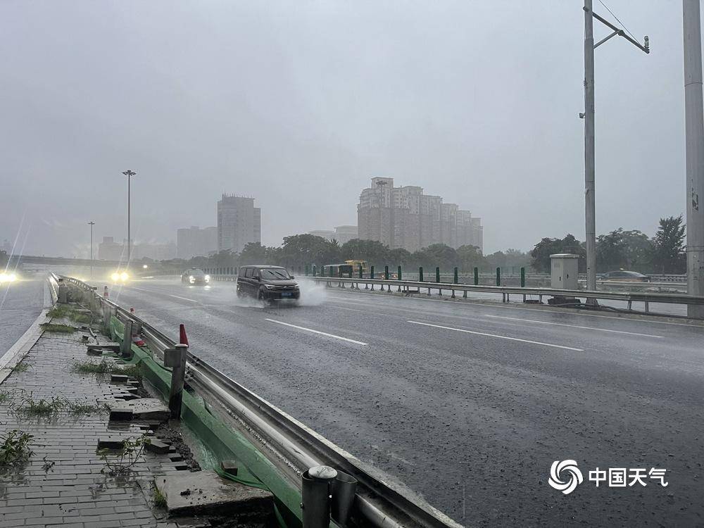 河北极端特大暴雨 河南却严重干旱 气候系统出了啥问题?