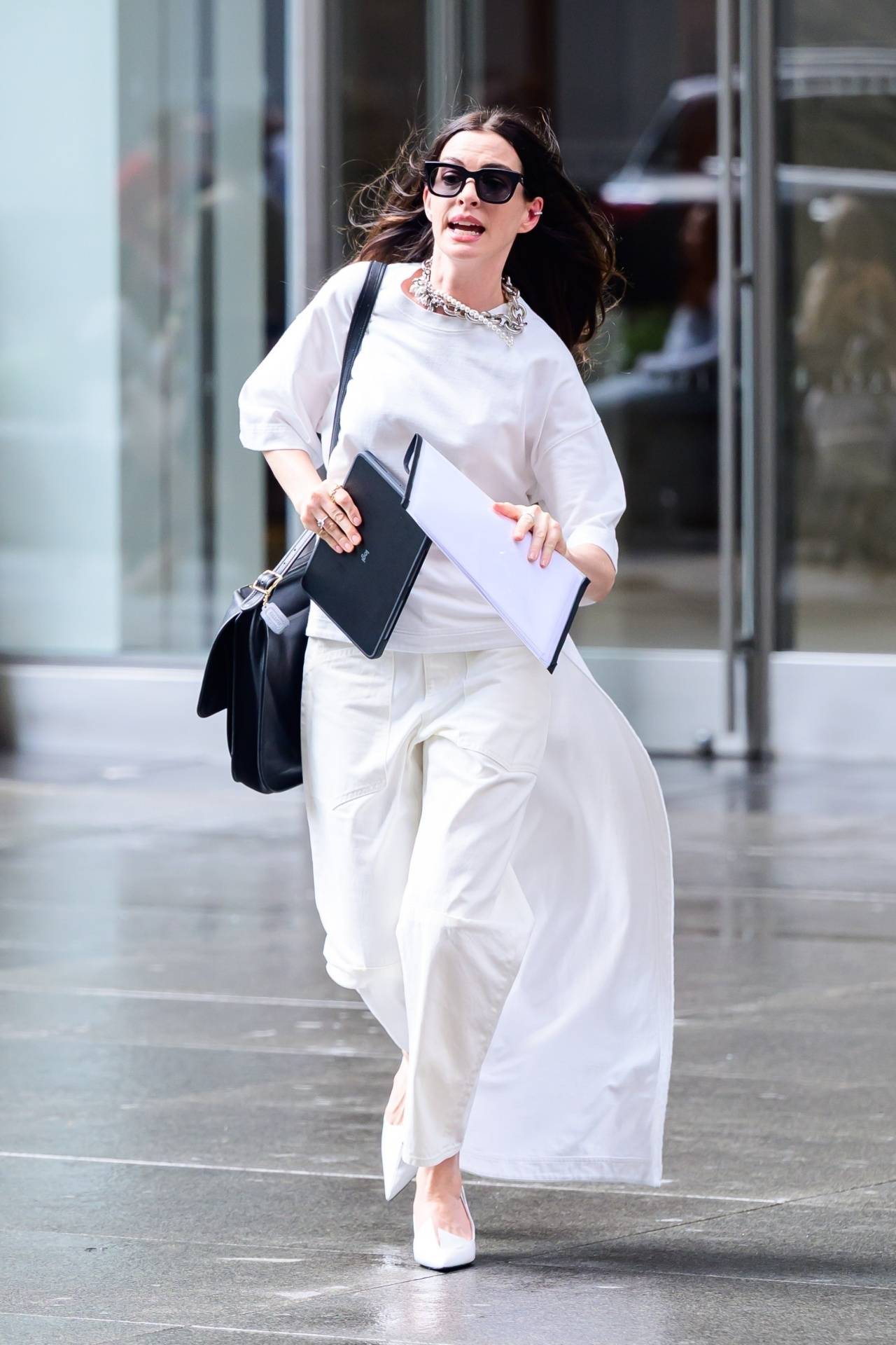 《穿PRADA的女王2》审美降级，顶级时装穿成H&amp;M？