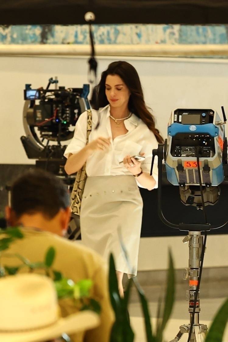 《穿PRADA的女王2》审美降级，顶级时装穿成H&amp;M？