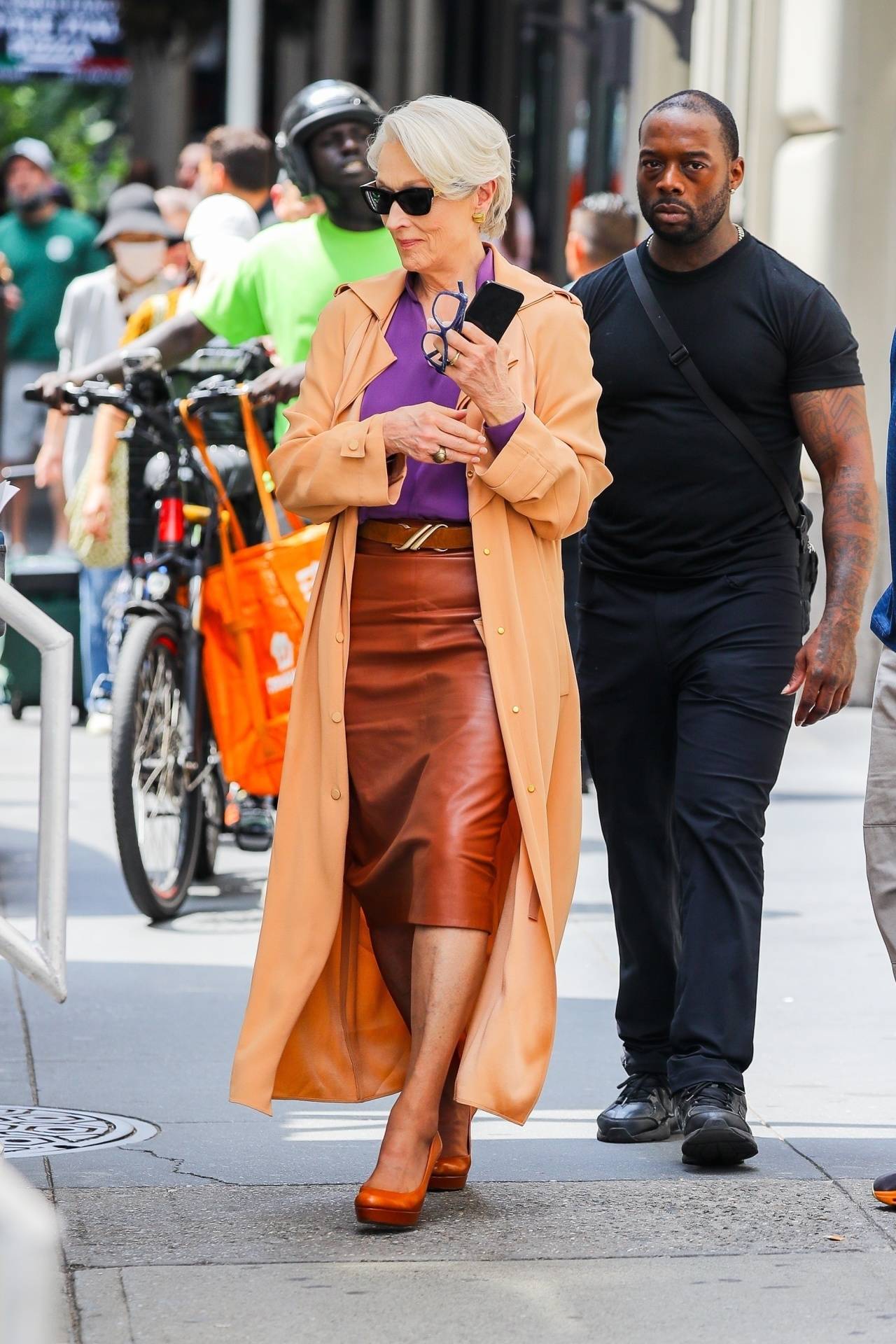 《穿PRADA的女王2》审美降级，顶级时装穿成H&amp;M？