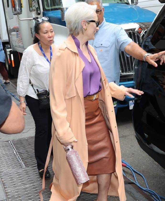 《穿PRADA的女王2》审美降级，顶级时装穿成H&amp;M？