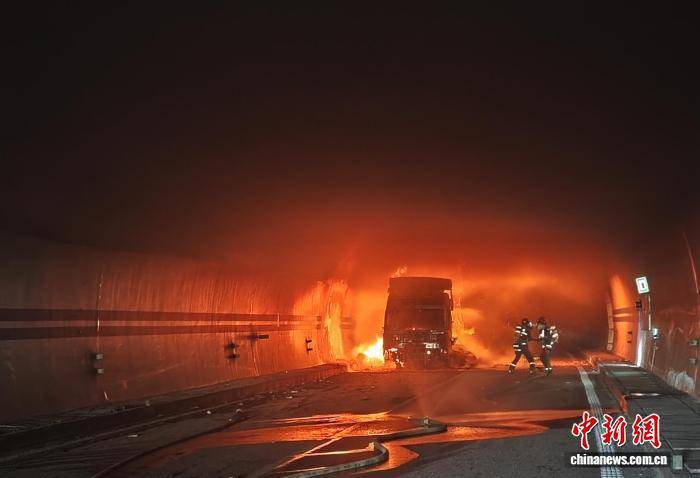 二广高速山西太长段:物流车隧道内起火 230人被紧急疏散