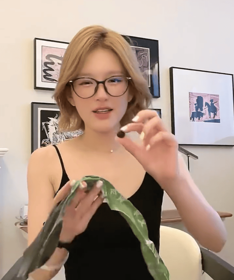 赵露思控诉经纪公司“不给看病，给我驱魔”！自曝被合伙人起诉，以后不会再开甜品店