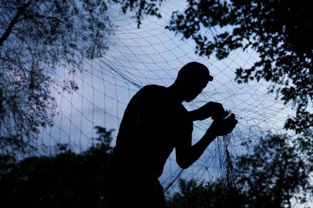 越打越猛！俄军撕开数公里缺口，乌军官痛苦承认：这仗打不下去了