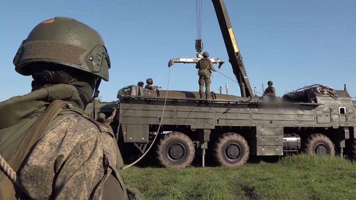 乌克兰局势再度紧张，又一邻国出兵边界，普京已提出丰厚回报