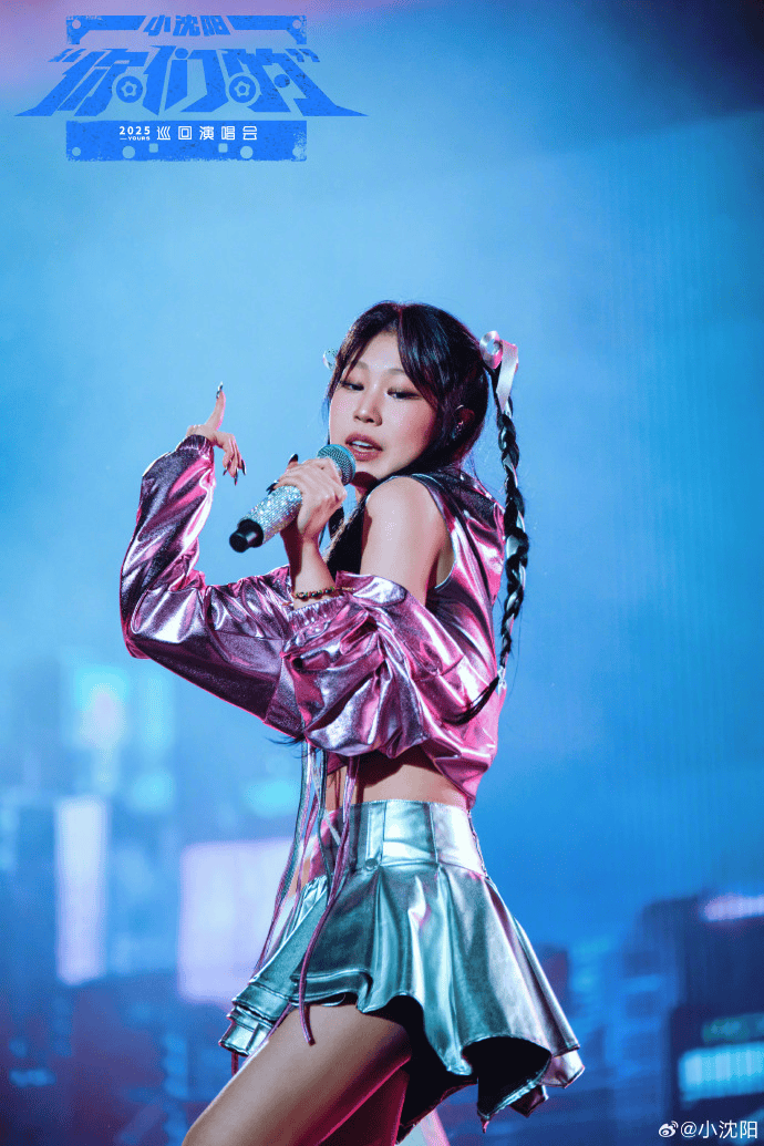 因父亲艺名“小沈阳”与辽宁省会“沈阳”同名，韩国人以为沈佳润是财阀千金