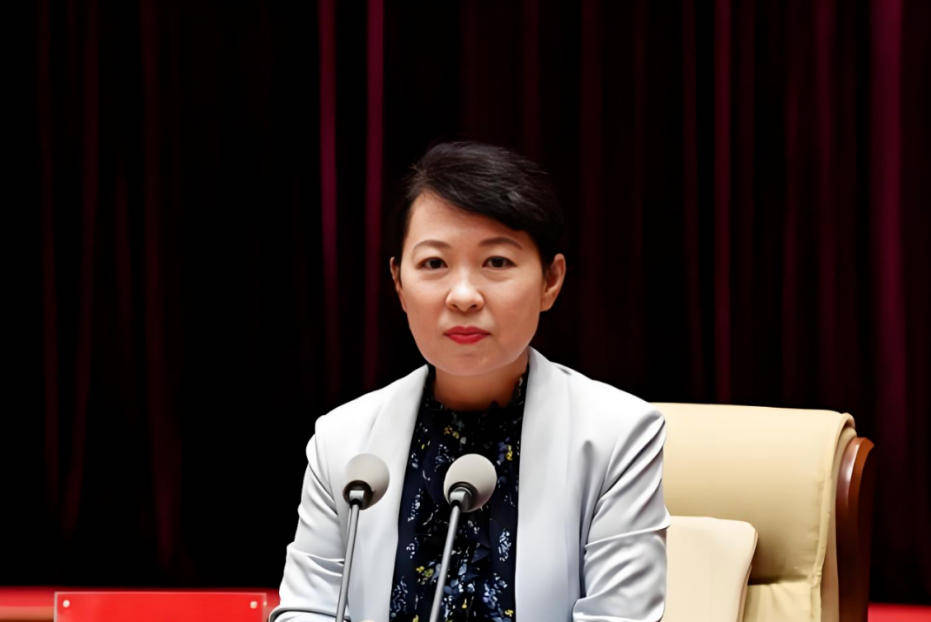 “换装主席”王莉霞的堕落：从光鲜人设到腐败深渊