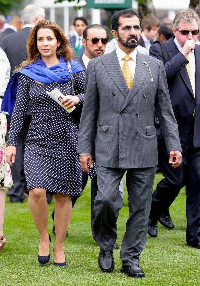 迪拜公主休夫后再订婚，交往卡戴珊前任晒出价值千万钻戒