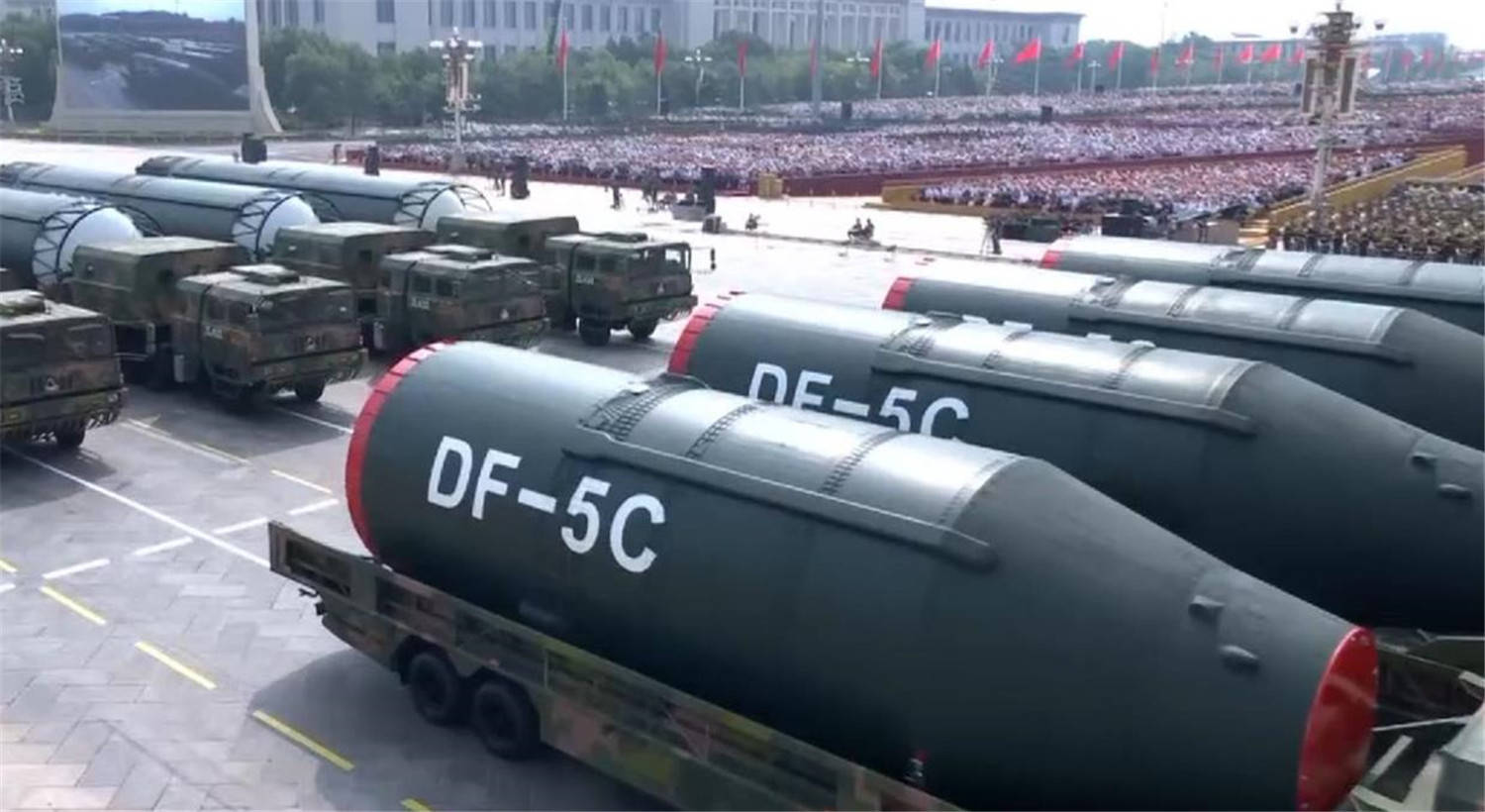 第1个说阅兵坏话的国家出现,果然是它,解放军被逼出动,不惯着