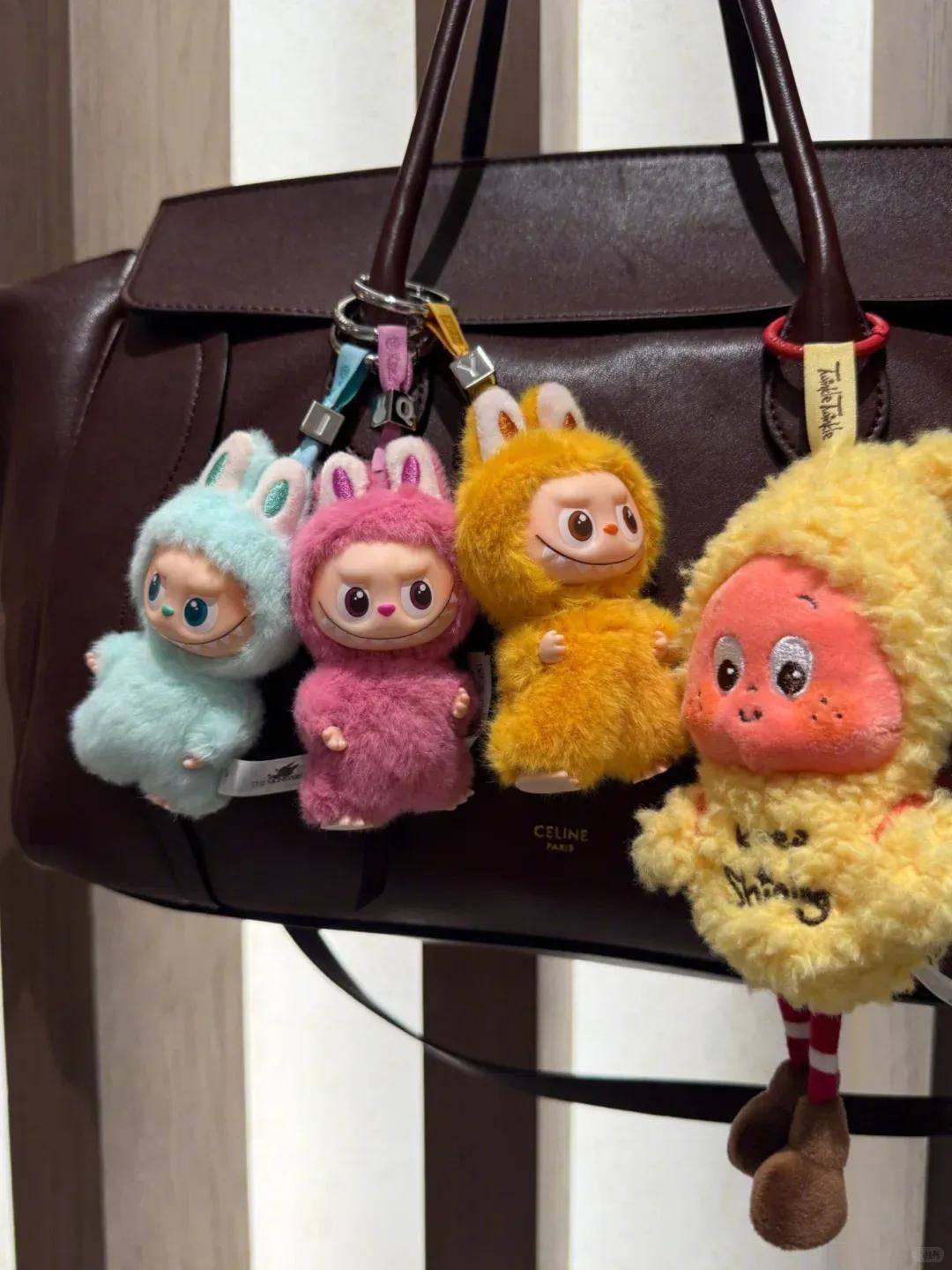 杨幂把钥匙扣扎在马尾上，瞬间实现满39减20！