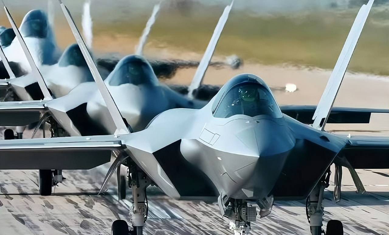 歼-35弹舱细节公开:6枚霹雳-15只是前菜,真正的王牌是神秘弹药