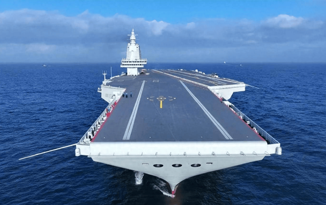 中方连发2条航行警告，福建舰或近日服役？歼35为何率先飞向南海