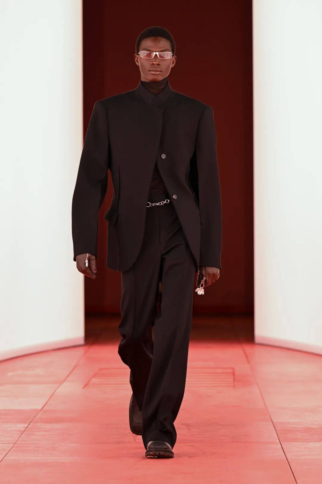 阔别七年重返T台的H&amp;M，终于暴露野心了