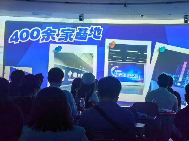 北京日报社区小板报 | 骑乘电动自行车戴头盔或成强制规定