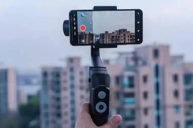 直播军机起降、侮辱保卫部门人员,男子持续泄露军事秘密被抓