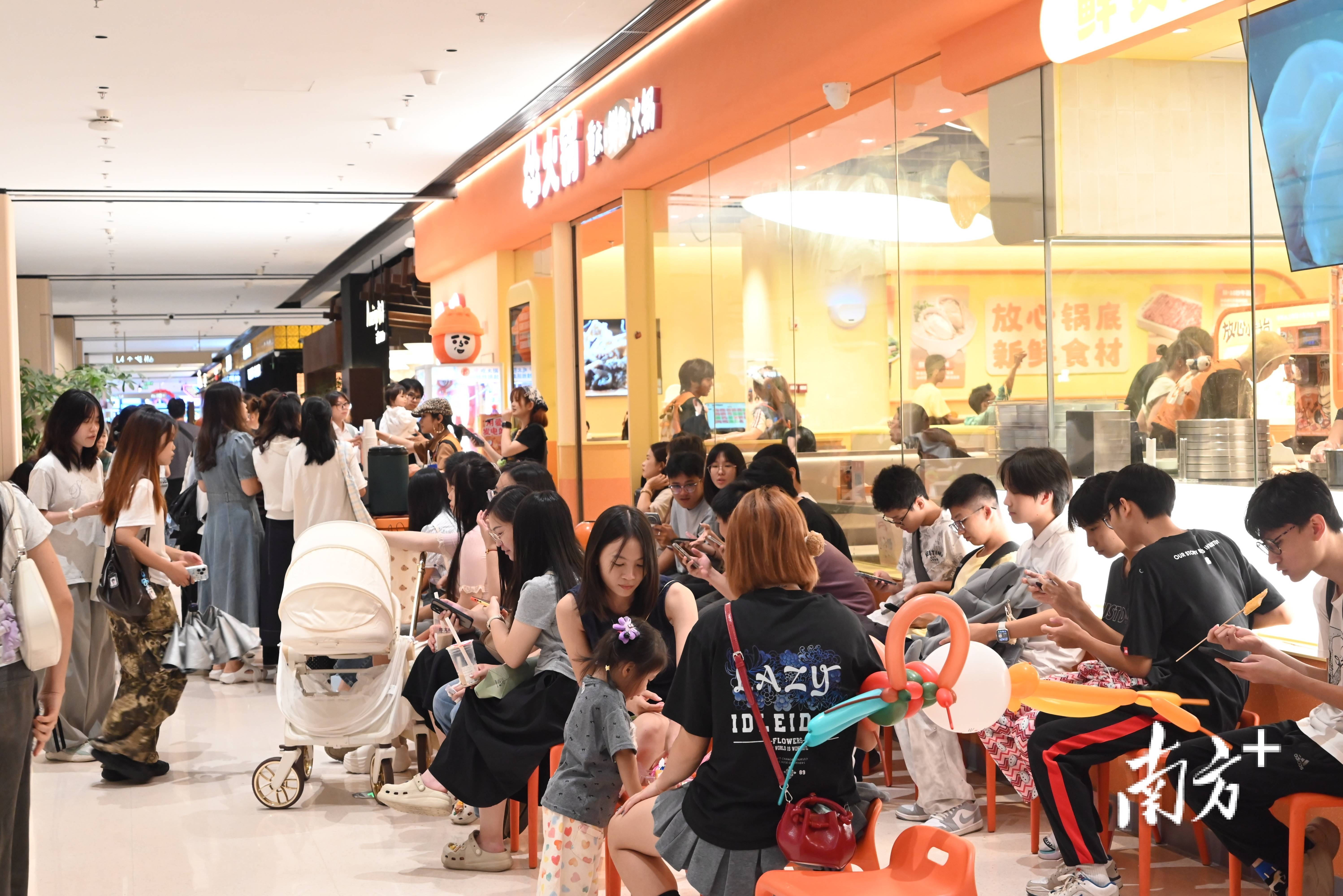 多图｜双节消费旺，江门市区商圈人气爆棚