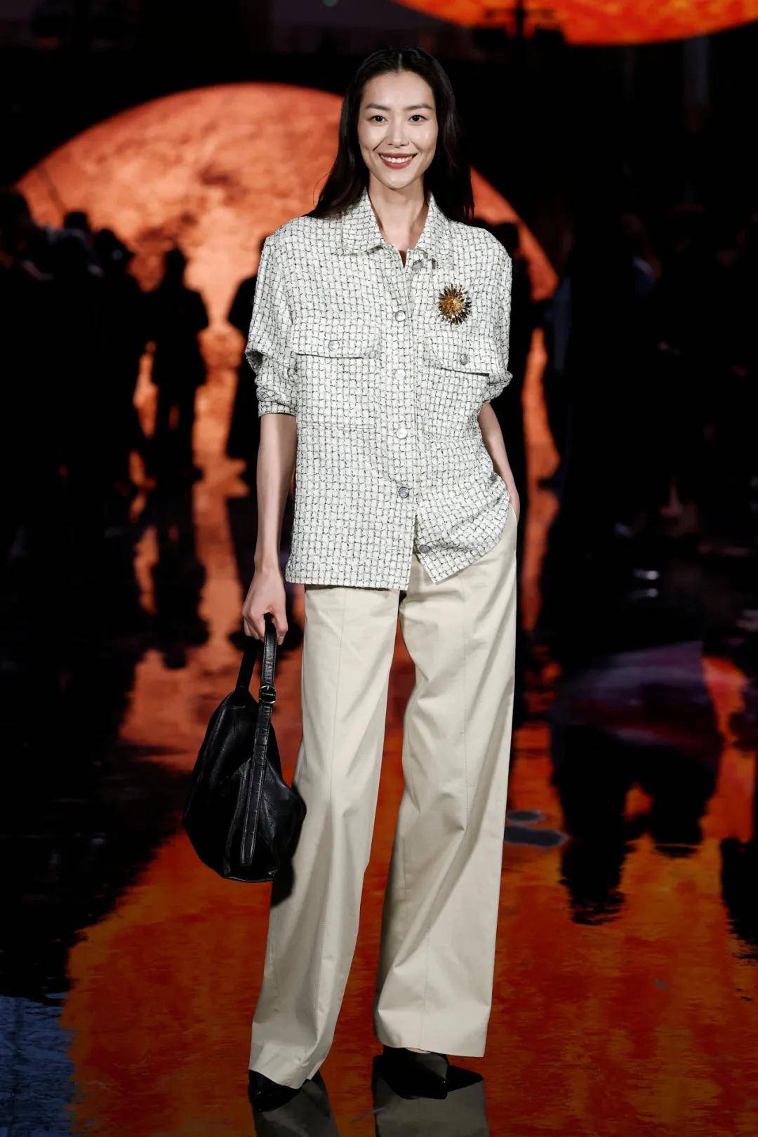 周迅、窦靖童、刘雯、井柏然同框围观香奈儿的新秘密