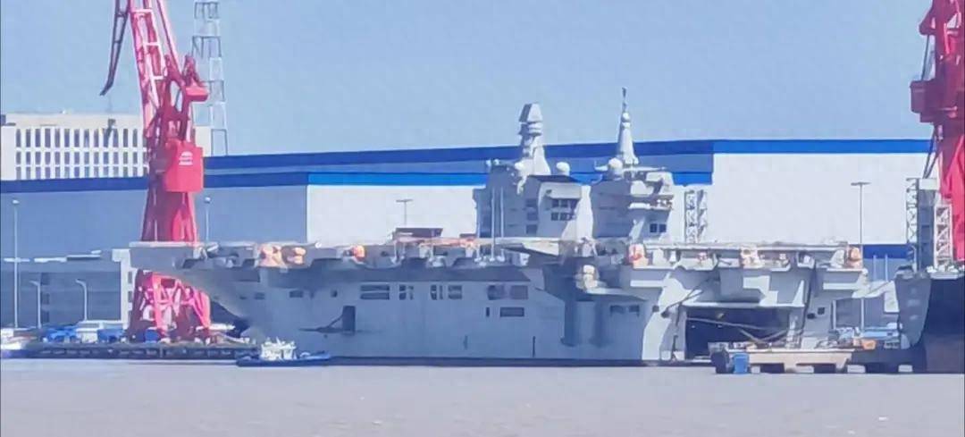 下水9个月就海试！076拆掉工棚，美国最不想看到的一幕：歼35从076上弹射起飞
