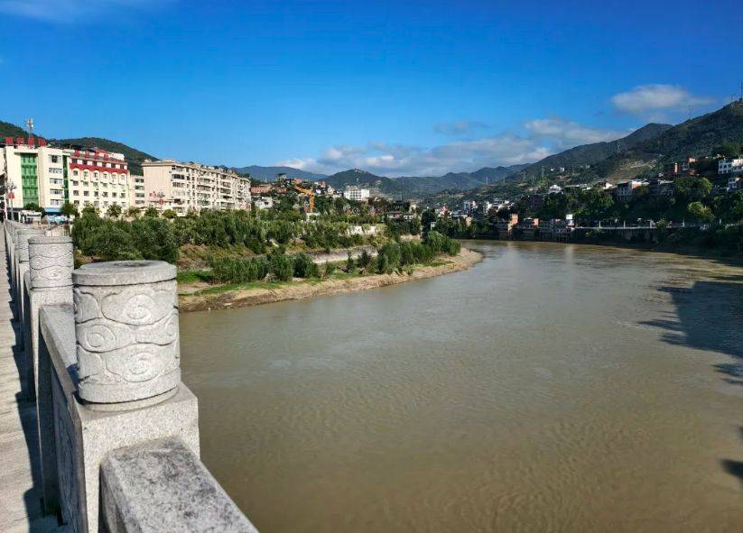 结婚当天跳河男子遗体已找到，女方称会尽快去看；男方家属：还在了解具体原因