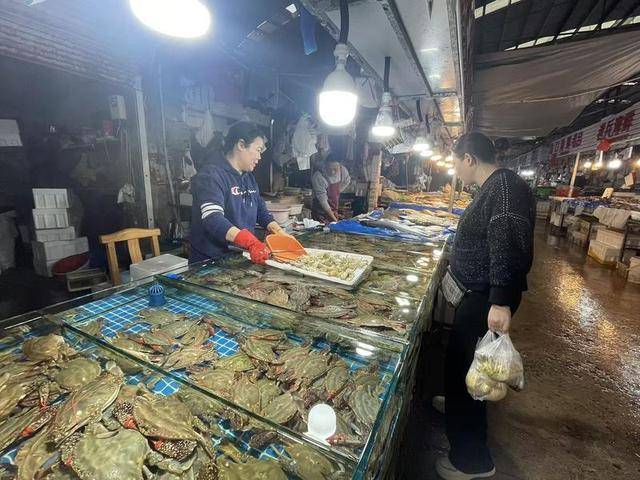 梭子蟹价格几近腰斩！烟台海鲜市场迎来“实惠期”